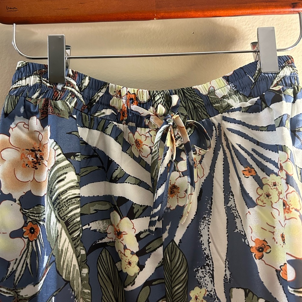 💜Half Off💜Closette Chic Tropical 2 piece set. NWOT
Size Small - Picture 7 of 10
